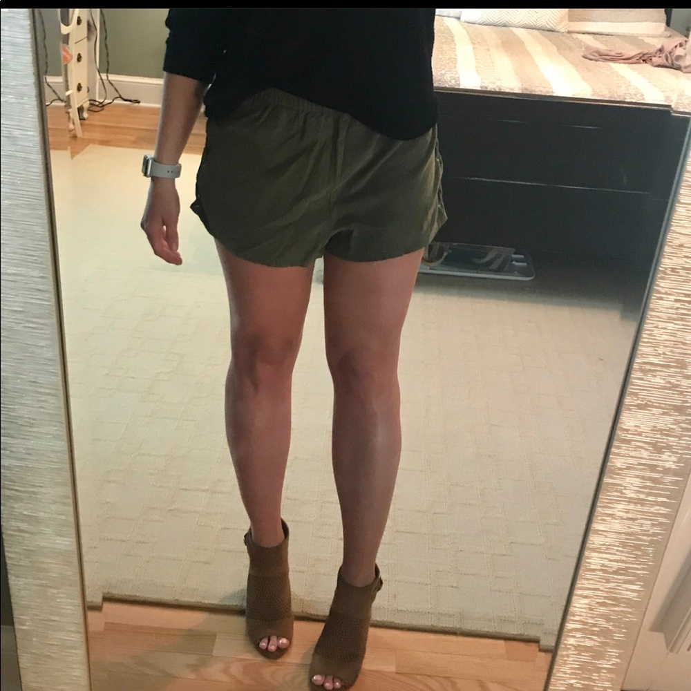 F21 army green cotton shorts